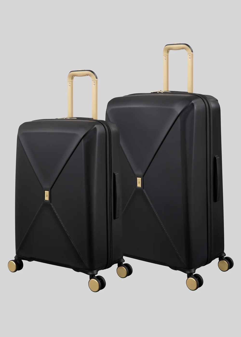 IT Luggage Statuesque Black Hardshell Suitcase - Medium Image 1