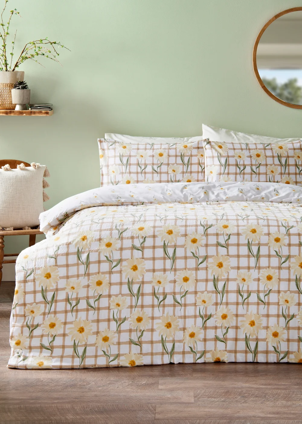 Natural Daisy Seersucker Duvet Set - Single Image 1