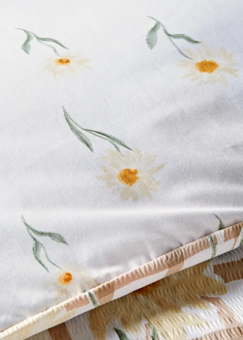 Natural Daisy Seersucker Duvet Set - Single Image 3