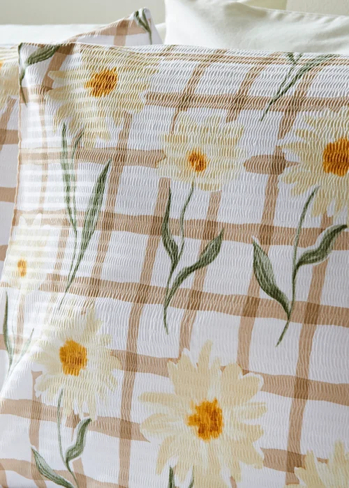 Natural Daisy Seersucker Duvet Set - Single Image 2