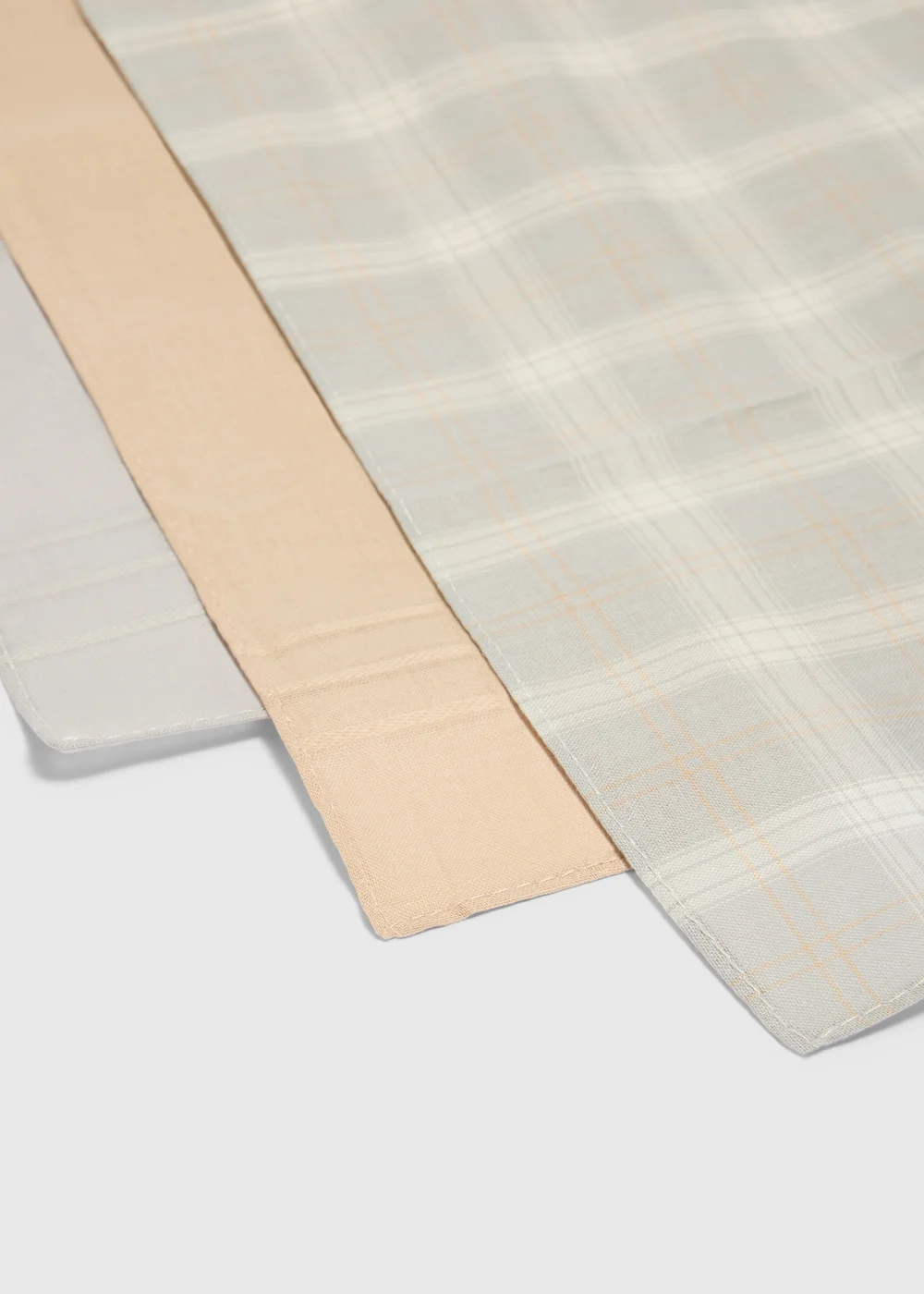 5 Pack Taylor & Wright Handkerchiefs - One Size Image 2