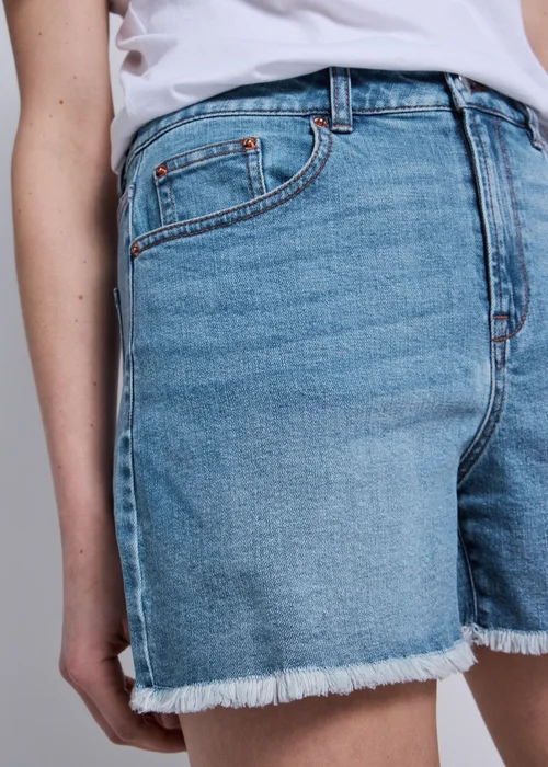 Light Wash Stretch Frayed Hem Denim Shorts - 22 Image 5