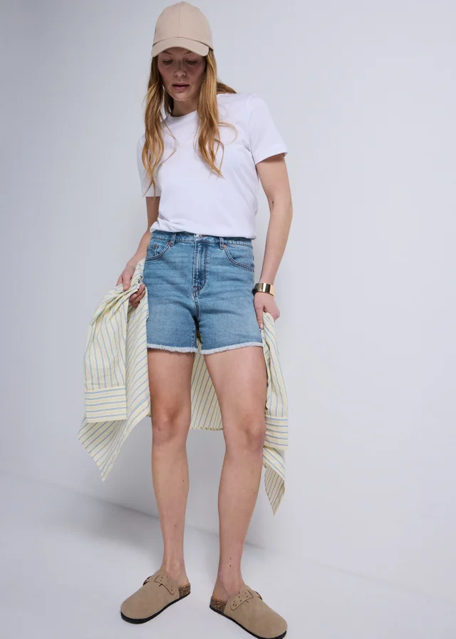 Light Wash Frayed Hem Denim Shorts