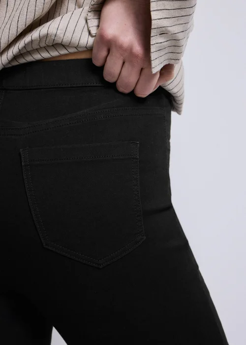 Rosie Black Stretch Knee Length Denim Shorts - 8 Image 4