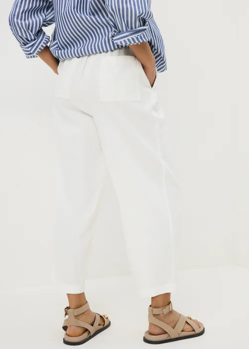 White Linen High Waist Carrot Leg Trousers - Size 8 Image 3