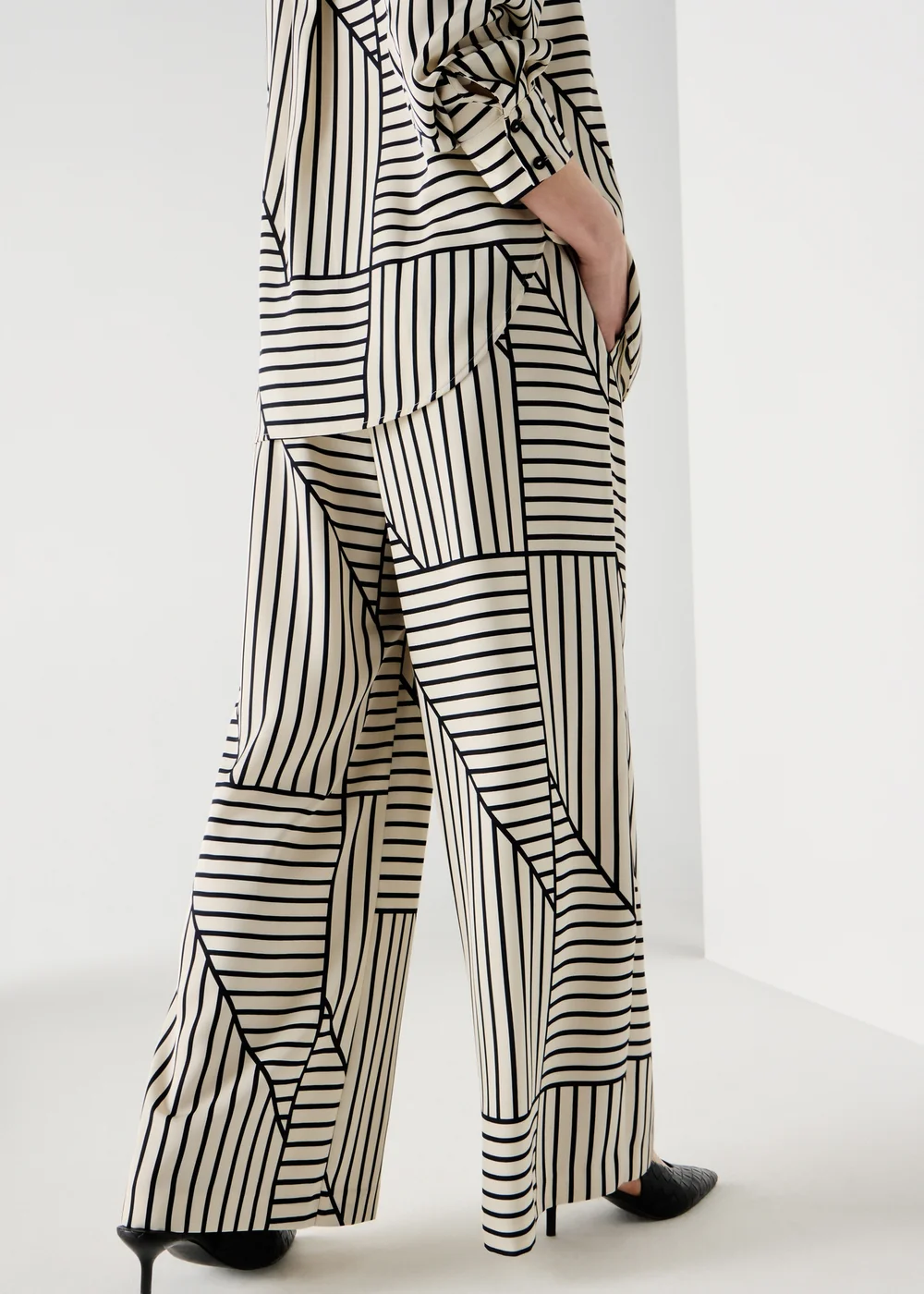 Et Vous Black Stripe Satin Wide Leg Co Ord Trousers - 16/L31 Image 2