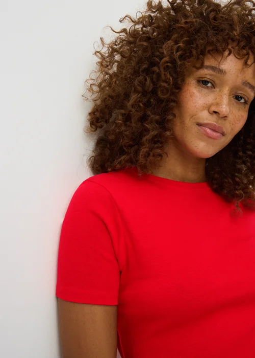 Red Fitted T-Shirt - Size 8 Image 1