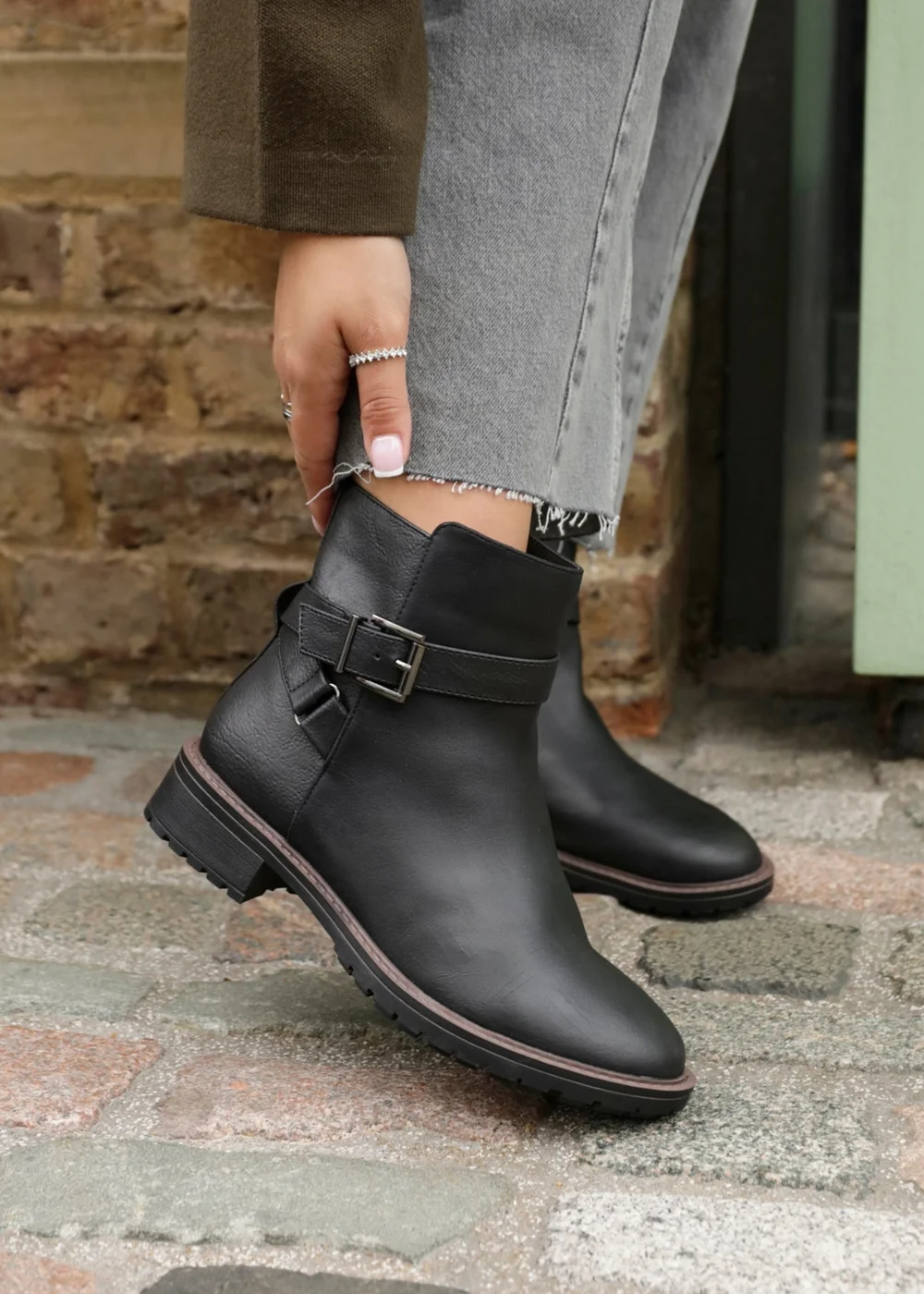 Linzi Edie Wide Fit Black Nubuck Ankle Boot - Size 6 Image 1