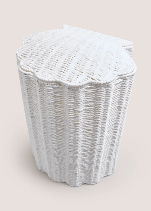 Shell Shaped Laundry Image 1