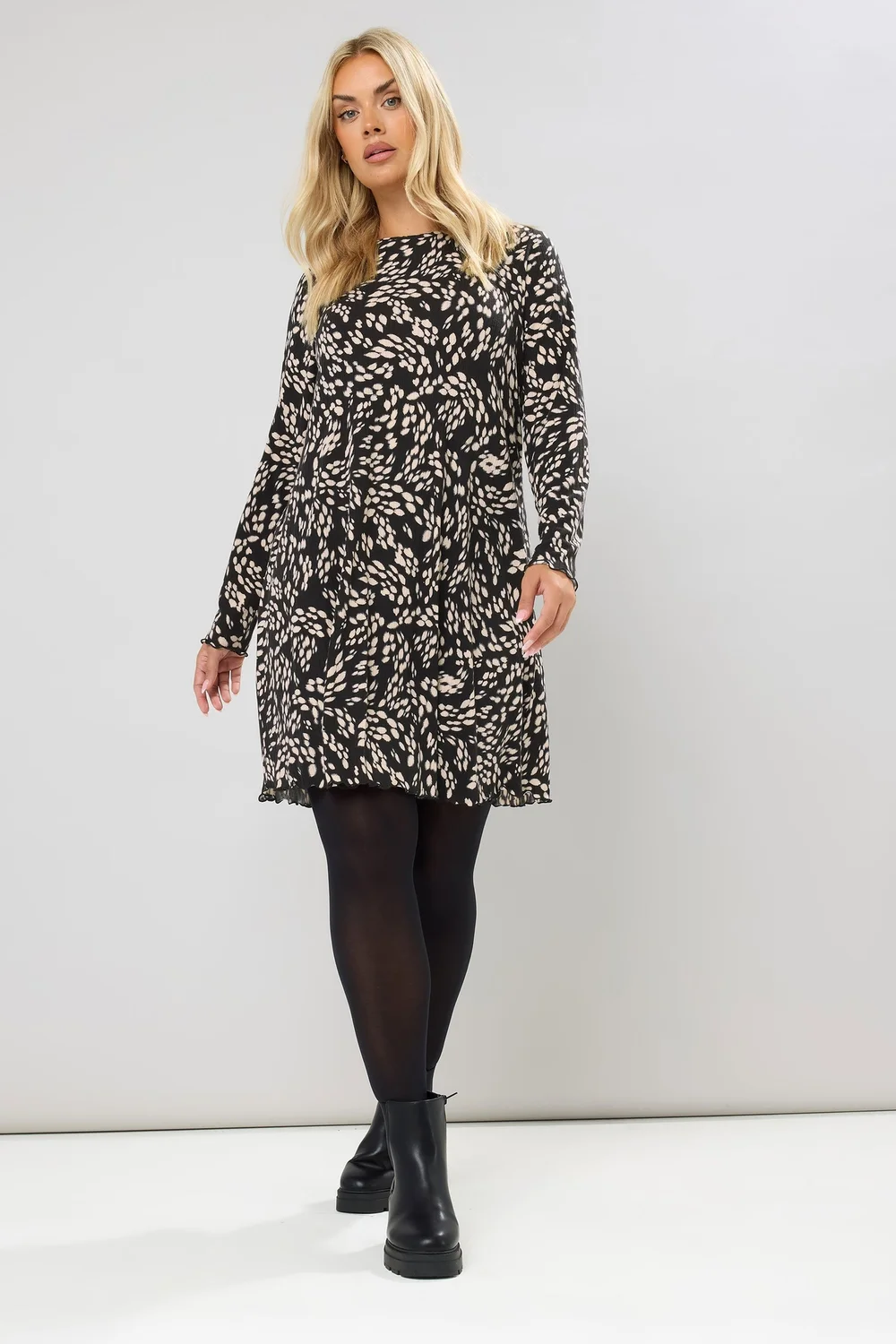 Yours Curve Black Abstract Print Ribbed Tunic Top - Size 30-32 Clothing Image 2