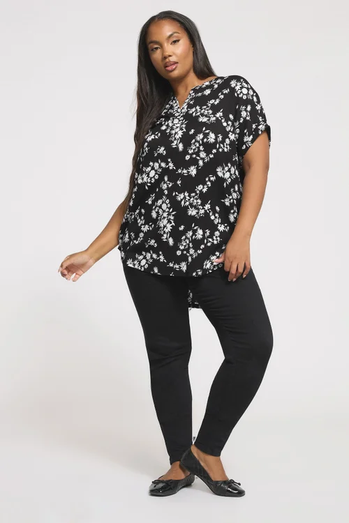 Yours Curve Black Floral Textured Notch Neck Top - Size 14 Clothing Image 2