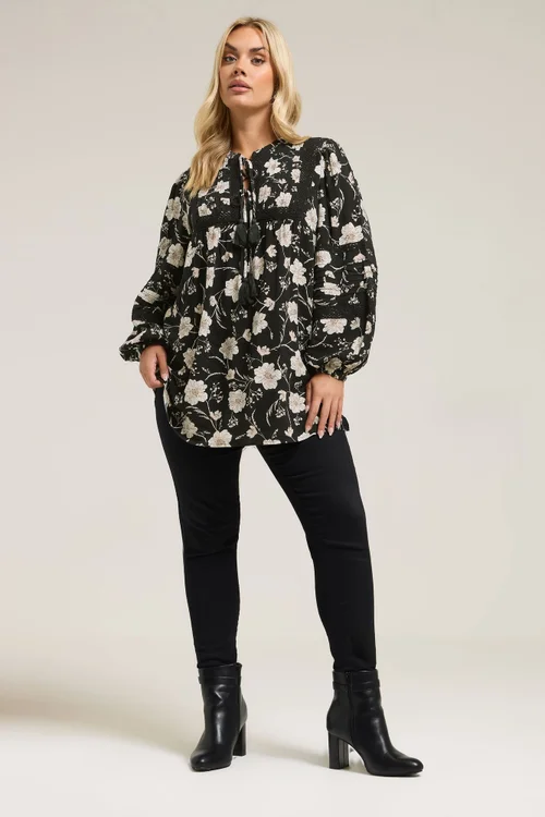 Yours Curve Black Floral Crochet Trim Blouse - Size 26-28 Clothing Image 3