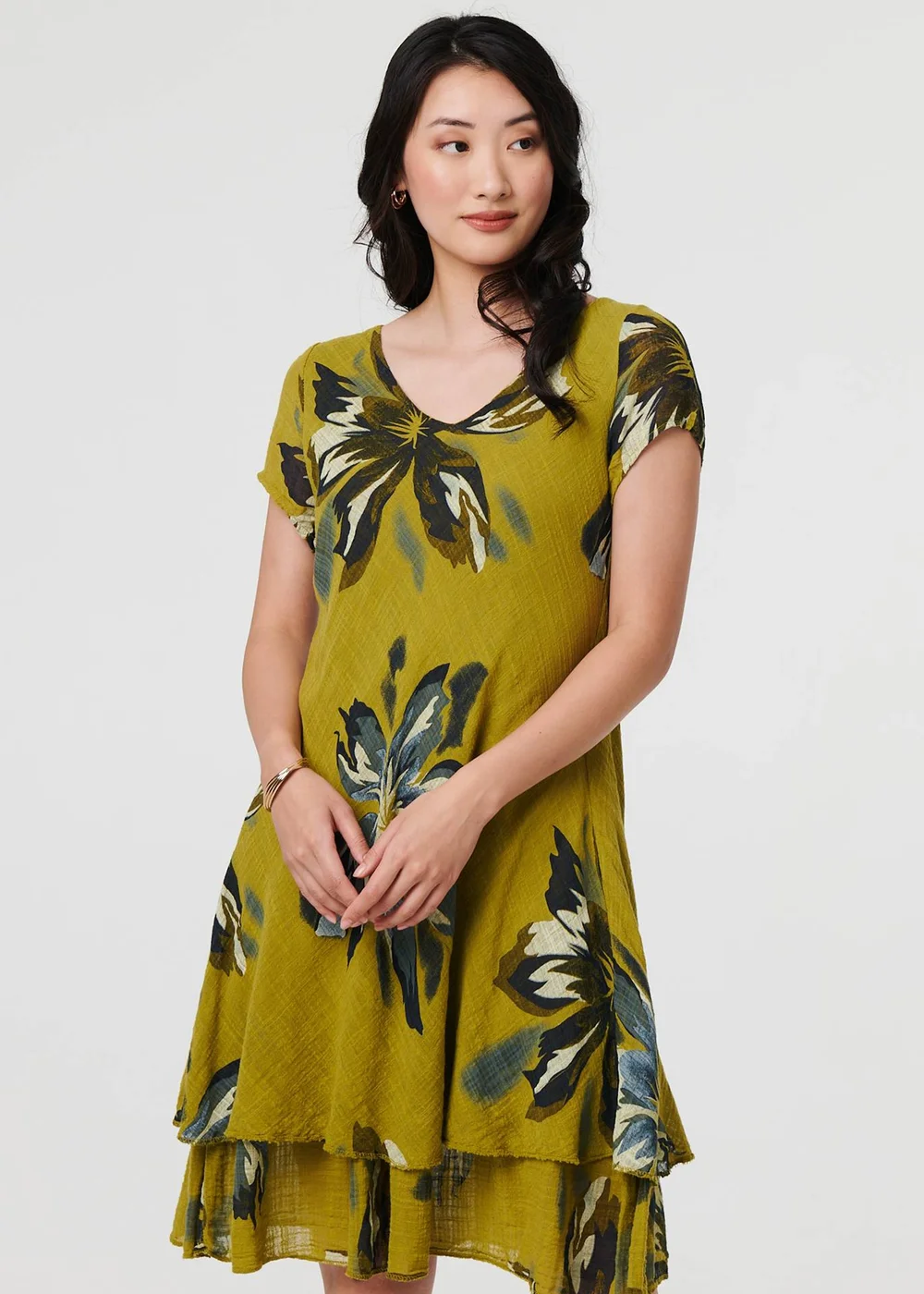 Izabel London Green Floral Short Sleeve Knee Length Dress - Size 8 Image 1