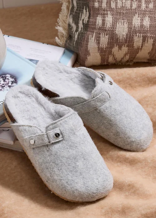 Cotton Traders Grey Clog Slippers - Size 3-4 Image 2