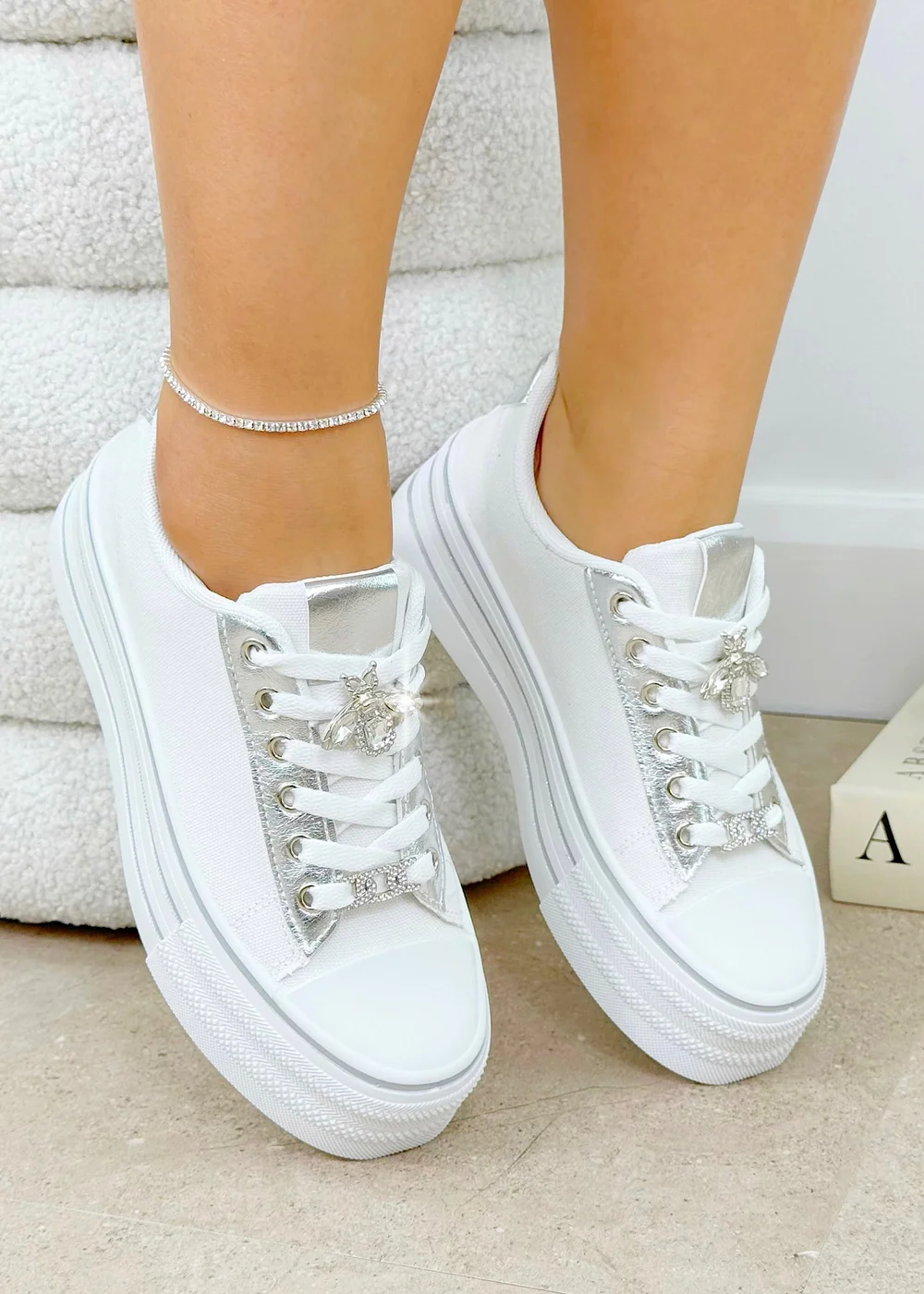 Love Lemonade White Sparkly Bee Platform Trainers - Size 3 Image 2