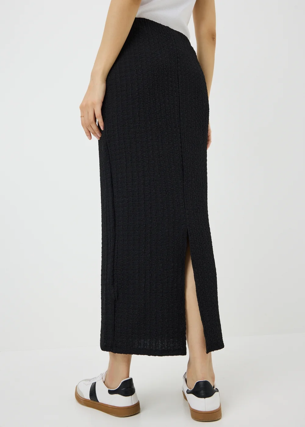 Black Textured Midaxi Skirt - 22 Image 2