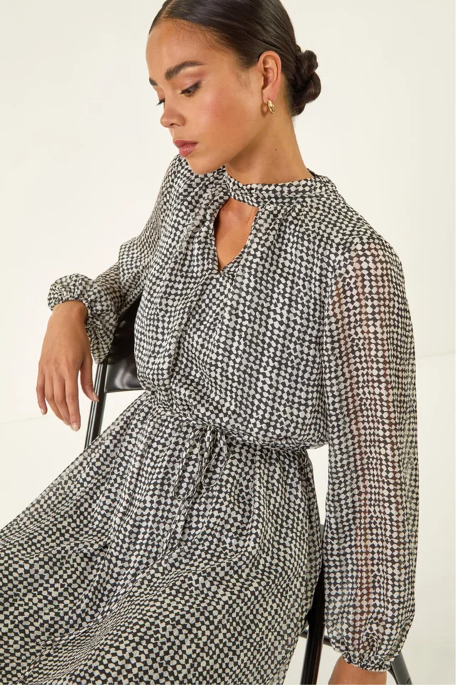 Roman Black Petite Geometric Keyhole Front Dress