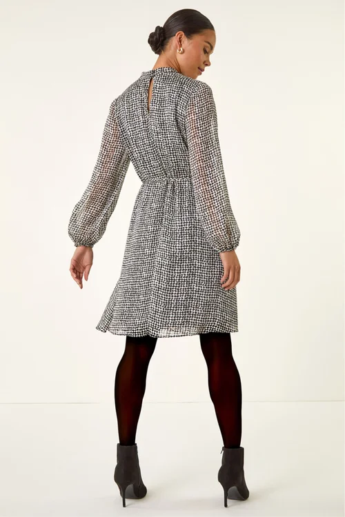 Roman Black Petite Geometric Keyhole Front Dress - 16 Image 3