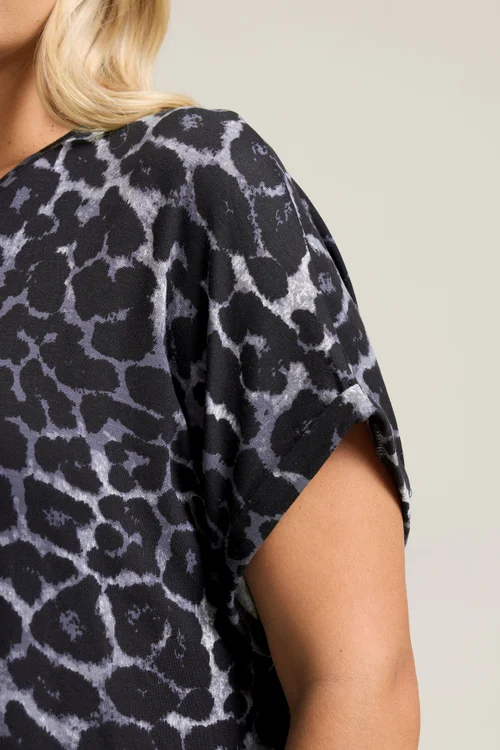 Yours Curve Grey Leopard Print Grown On Sleeve T-Shirt - Size 26-28 Clothing Image 4