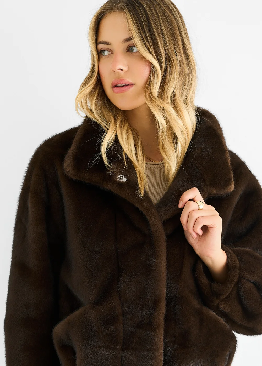 Gini London Coffee Funnel Neck Button Up Faux Fur Jacket - M/L Image 3