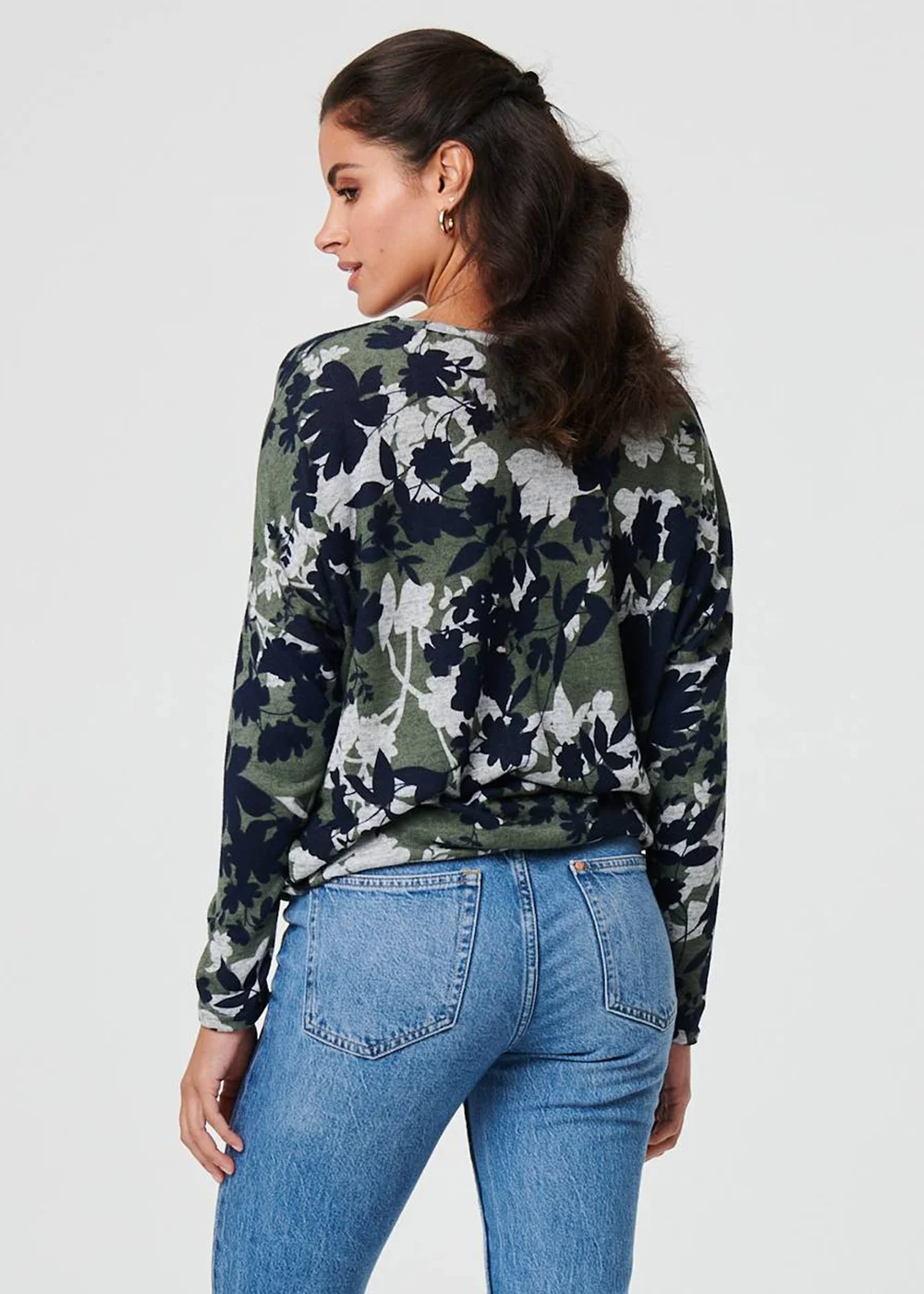 Izabel London Green Leaf Print Long Sleeve Relaxed Top - 8 Image 2