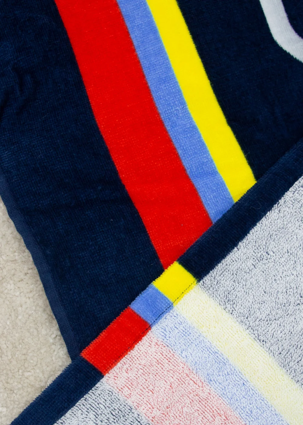 Red Bull Tricolour Towel - 75 X 150 Image 4