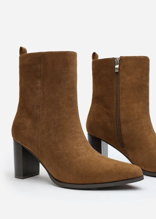 Where's That From North Khaki Suede Block Heel Boots - Size 5 Image 3