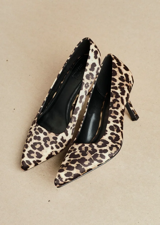 Linzi Aim Wide Fit Leopard Satin Classic Court Heel