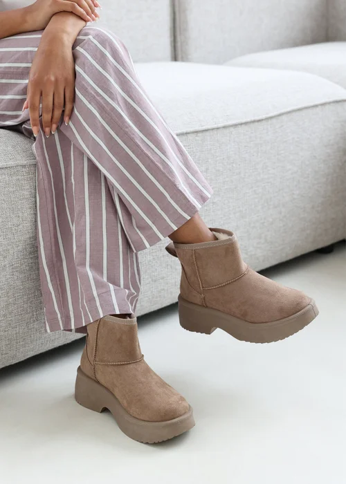 Where's That From Darcy Camel PU Platform Ankle Boots - Size 4 Image 6