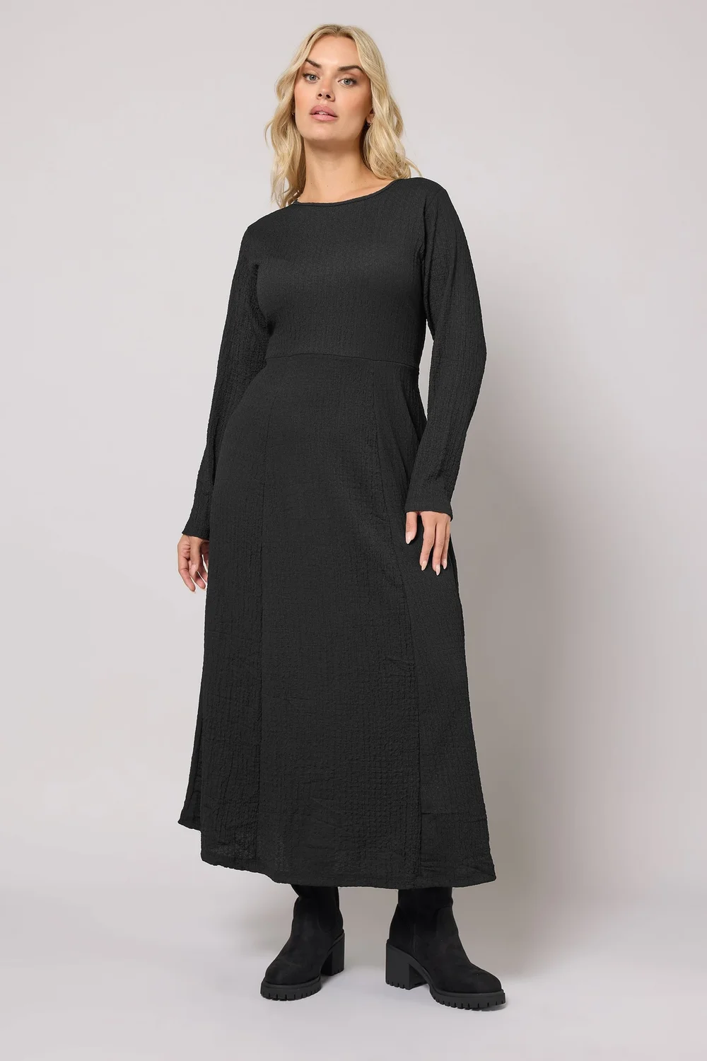 Yours Curve Black Textured Flared Maxi Dress - 22-24 Image 1