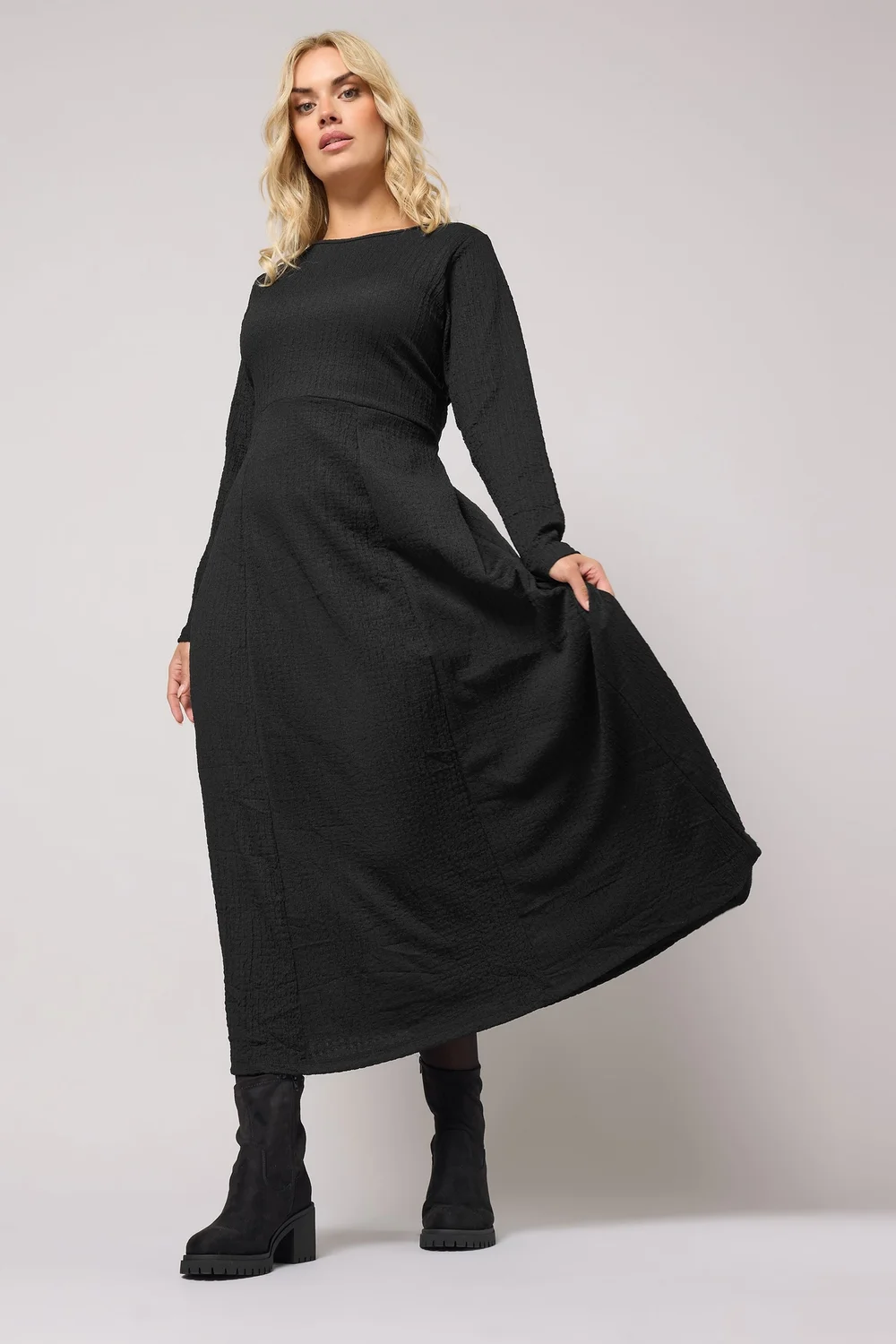 Yours Curve Black Textured Flared Maxi Dress - 22-24 Image 2
