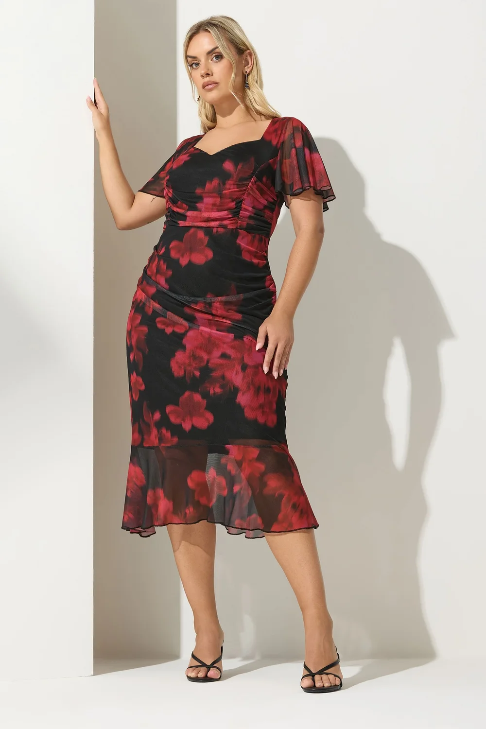 Yours London Curve Red Floral Gathered Midi Dress - Size 16 Image 1