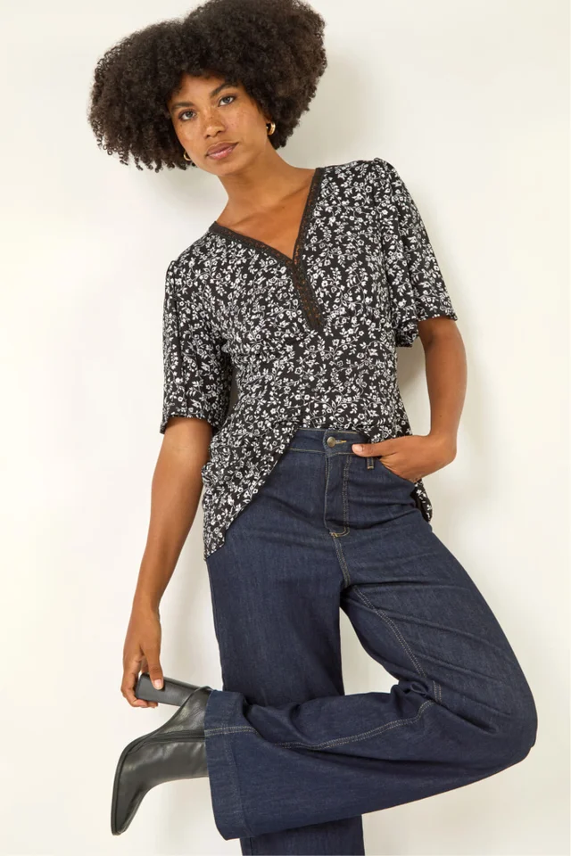 Roman Black Floral Print V-Neck Lace Stretch Top