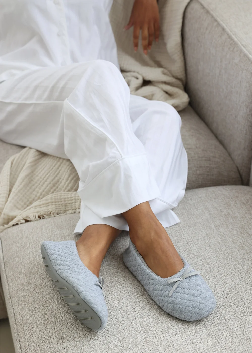 Where's That From Sorelle Light Grey Quilted Ballet Slipper With Bow - Size 5 Image 1