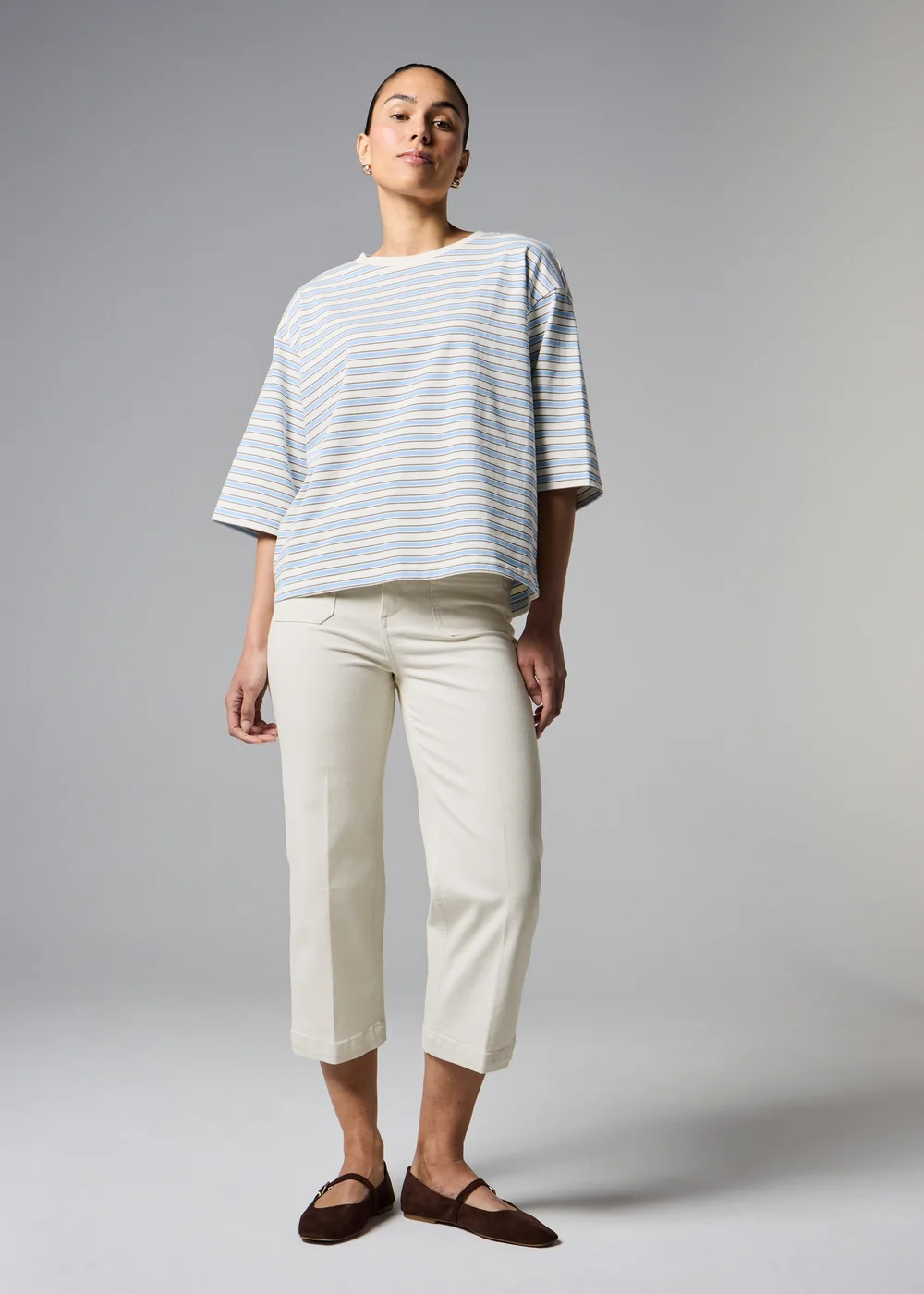 Mid Wash Mid Rise Pocket Front Wide Leg Cropped Jeans - 8 Image 1