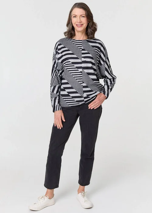 Izabel London Grey Geo Print Long Batwing Sleeve Top - 18 Image 4