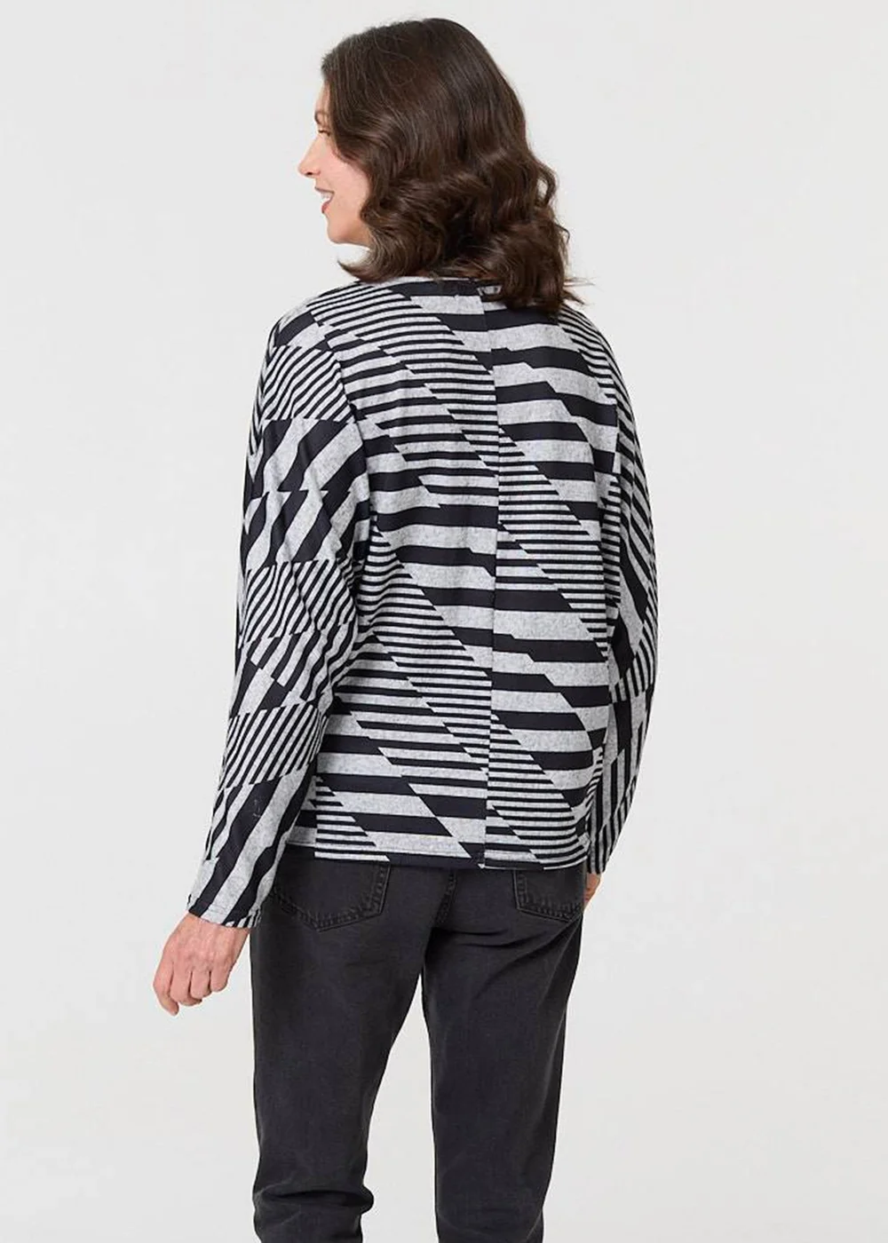 Izabel London Grey Geo Print Long Batwing Sleeve Top - 18 Image 2