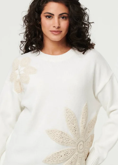 Izabel London White Floral Long Sleeve Embroidered Jumper - M Image 3