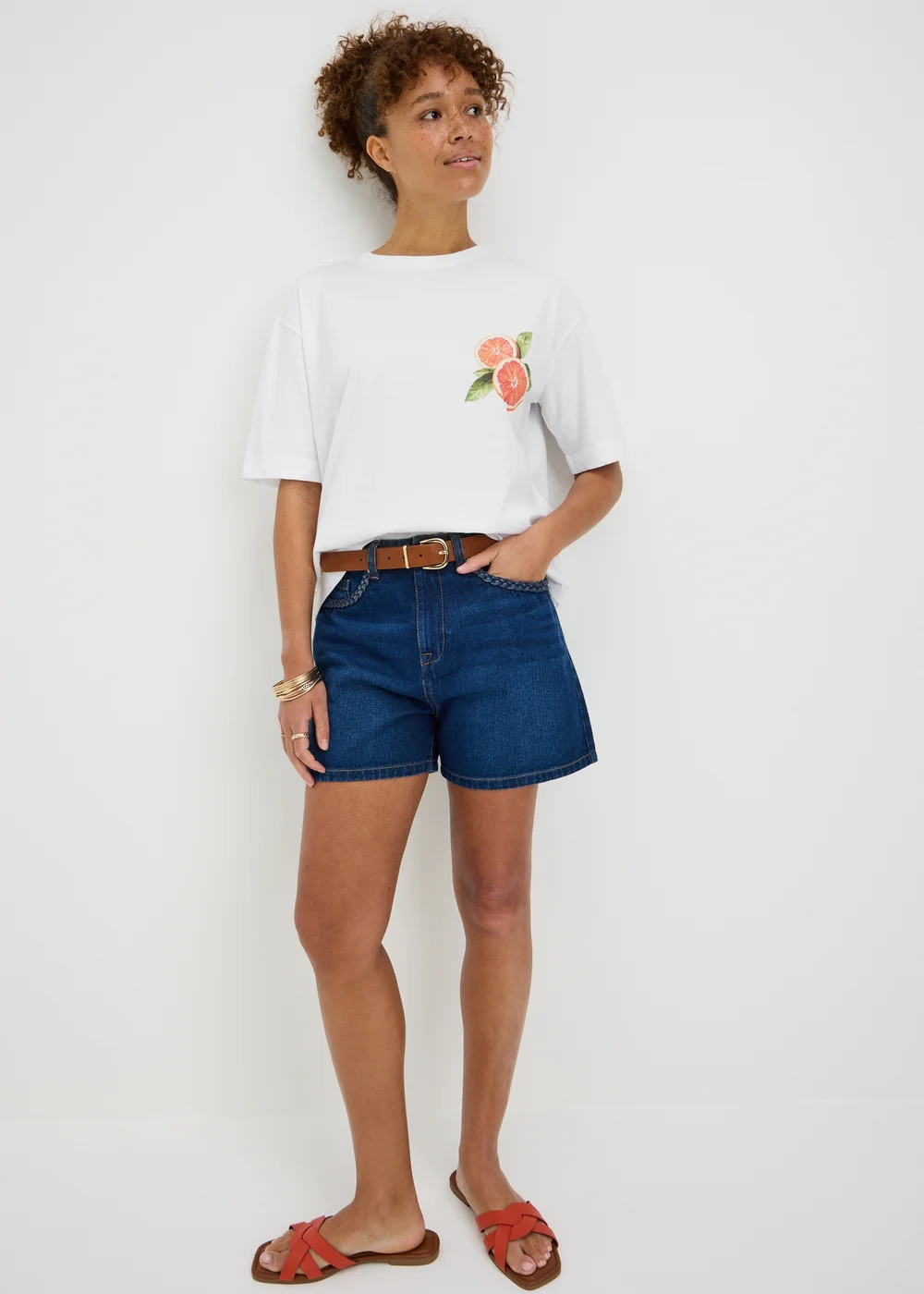 White Capri Back Graphic T-Shirt - L Image 1
