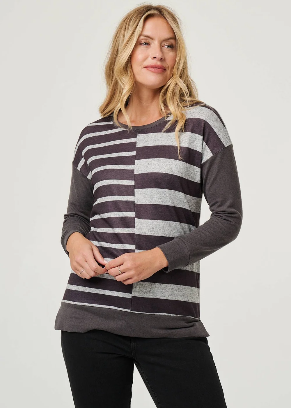 Izabel London Grey Geo Print Drop Shoulder Sweatshirt - 16 Image 1