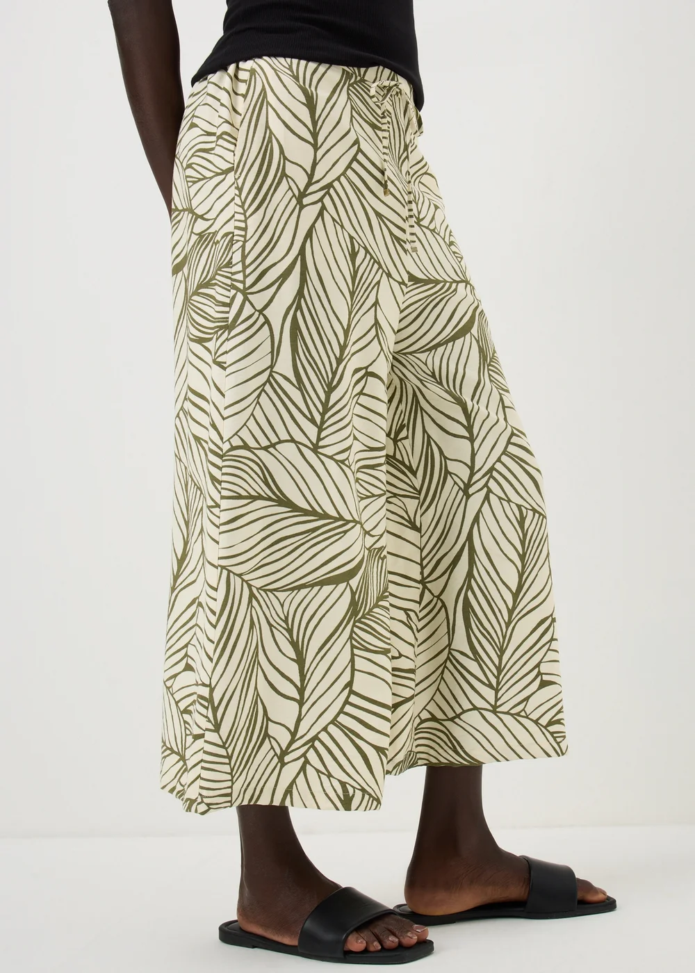 Khaki Leaf Print Twill Wide Leg Culotte Trousers - 22 Image 2