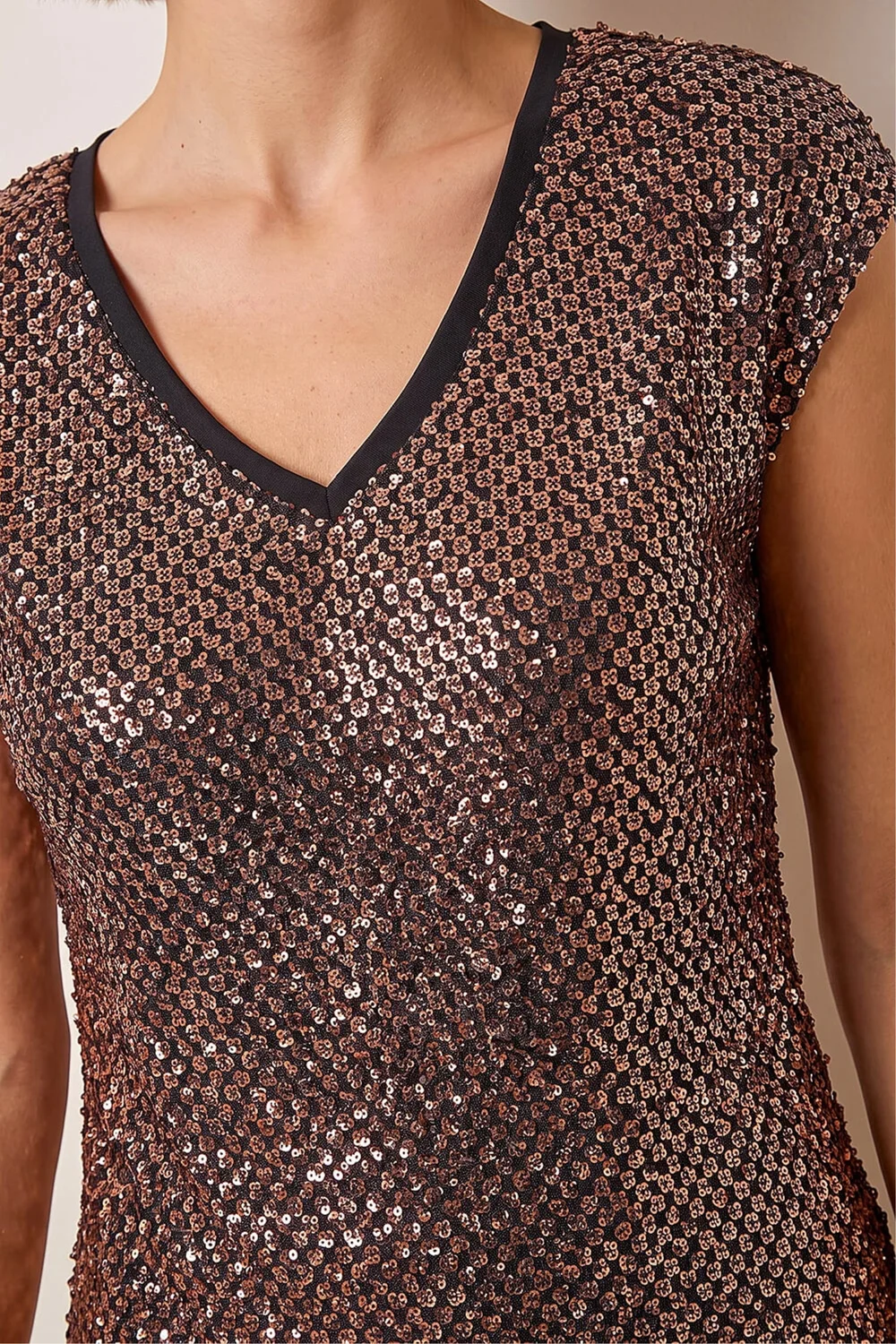 Roman Bronze Sequin V-Neck Stretch Top - 12 Image 4