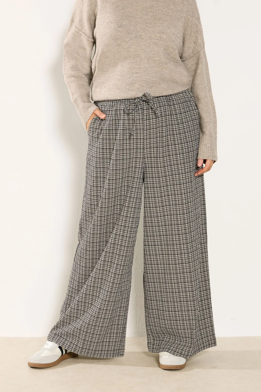 Yours Curve Cream Check Wide Leg Textured Trousers - Size 18 Image 1