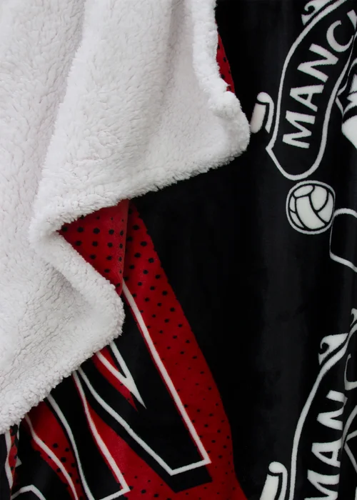 Manchester United Red Stacked Sherpa Fleece - 120 X 150 Image 2