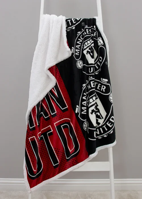 Manchester United Red Stacked Sherpa Fleece - 120 X 150 Image 1