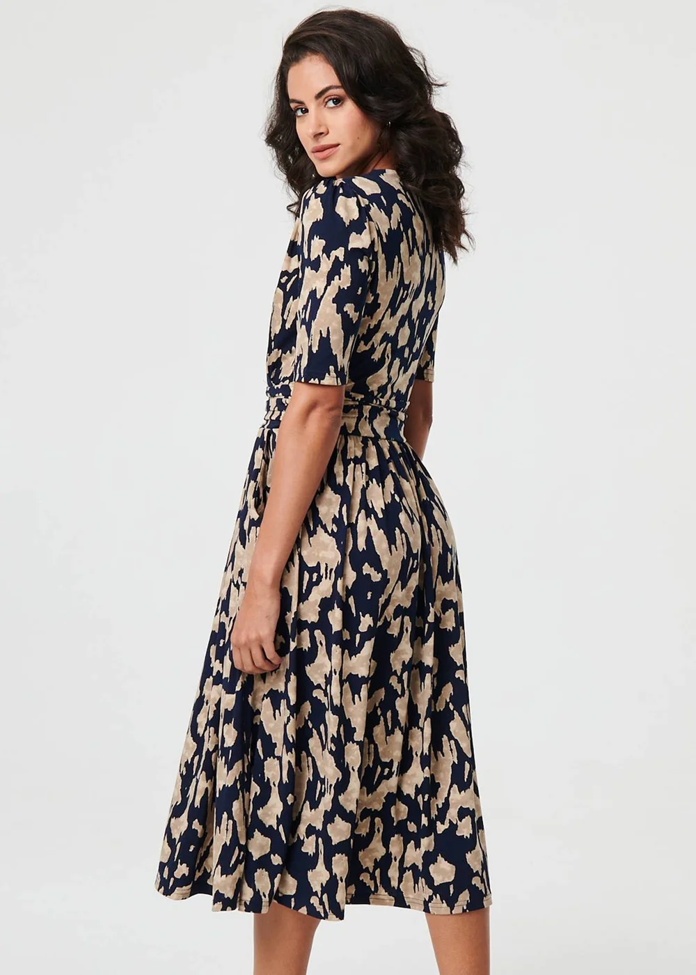 Izabel London Navy Printed Ruched 1/2 Sleeve Midi Dress - 22 Image 2
