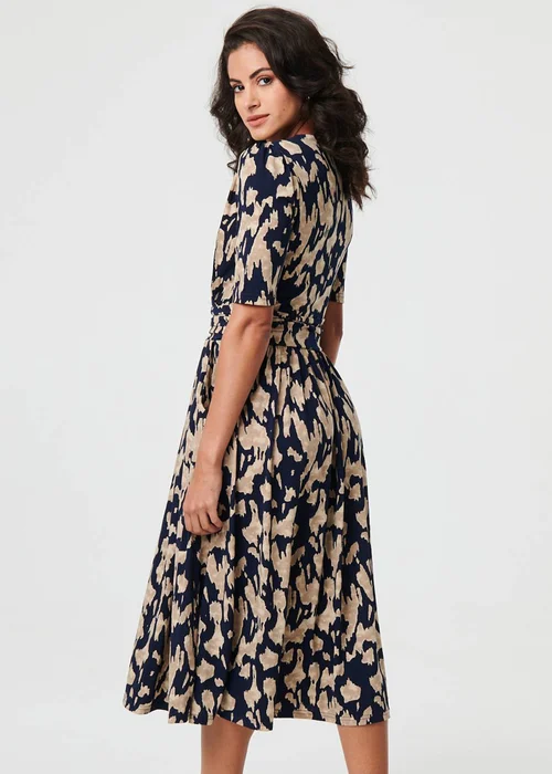 Izabel London Navy Printed Ruched 1/2 Sleeve Midi Dress - 22 Image 2