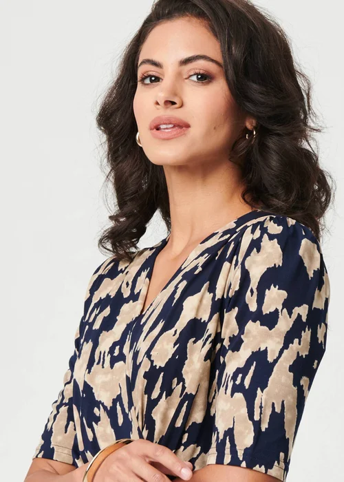 Izabel London Navy Printed Ruched 1/2 Sleeve Midi Dress - 22 Image 3