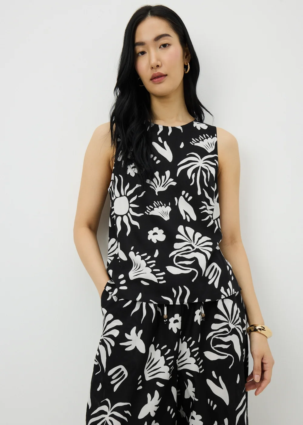 Black Sun Print Vest Co Ord Top - 20 Image 2