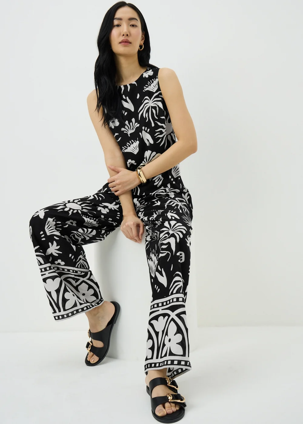 Black Sun Print Vest Co Ord Top - 20 Image 1